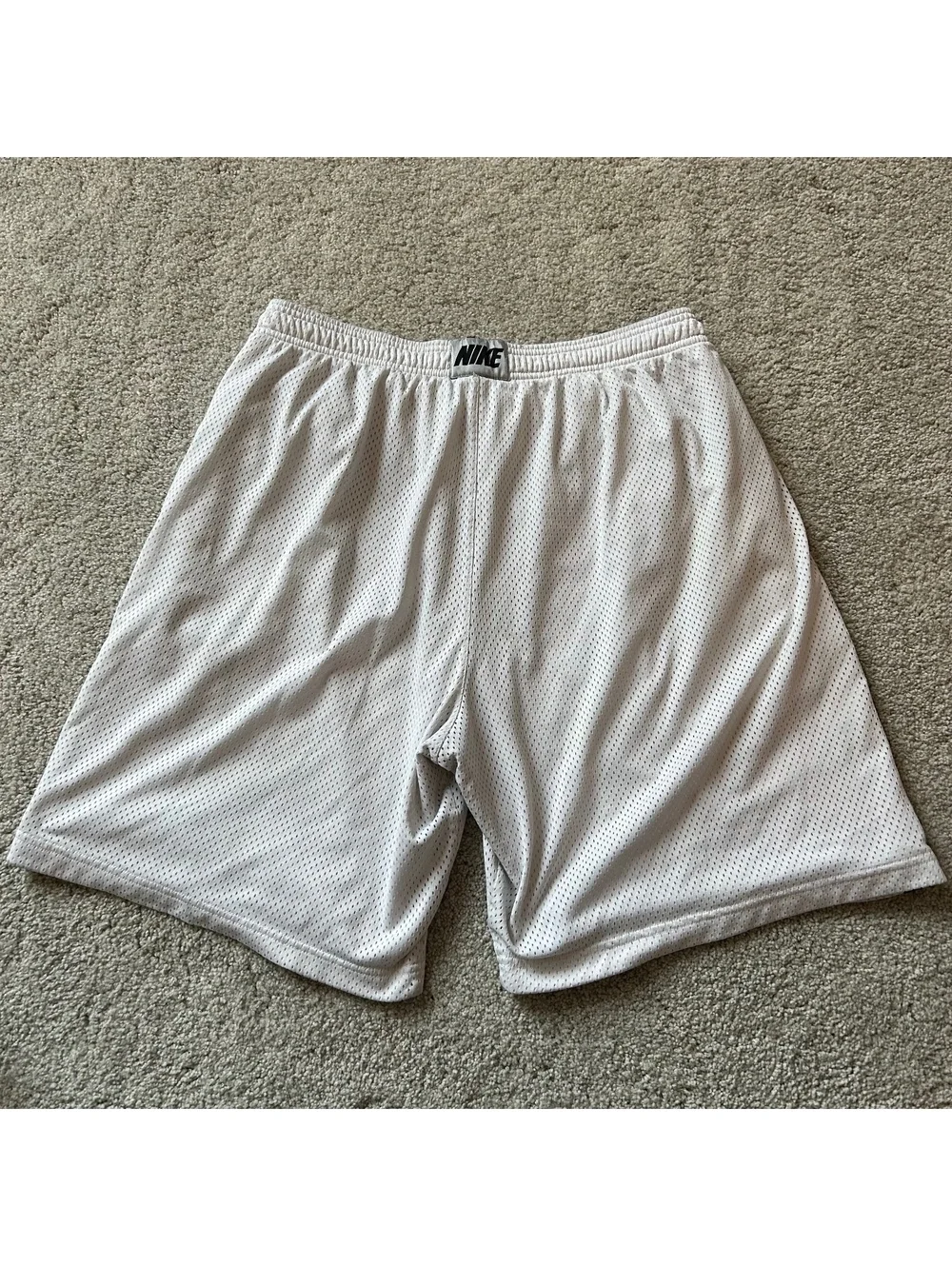Vintage Nike Men's White Athletic Mesh Shorts Size Large